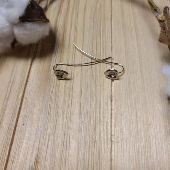 Super Cute Calily Earrings in SILVER plating - Picture 9 of 9